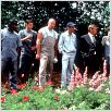 Flower power, como una regadera : photo Clive Owen, David Kelly, Joel Hershman