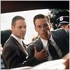L.A. Confidential : photo Curtis Hanson, Guy Pearce, Russell Crowe