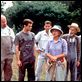 Flower power, como una regadera : photo Clive Owen, David Kelly, Helen Mirren, Joel Hershman