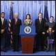 Señora Presidenta : photo Caitlin Wachs, Donald Sutherland, Ever Carradine, Geena Davis, Harry J. Lennix