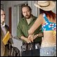 La joven del agua : photo Bob Balaban, Cindy Cheung, M. Night Shyamalan, Paul Giamatti