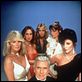Dinastía : photo Heather Locklear, Joan Collins, John Forsythe, Linda Evans, Pamela Sue Martin