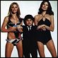 El hombre de la pistola de oro : photo Britt Ekland, Guy Hamilton, Herve Villechaize, Ian Fleming, Maud Adams