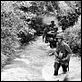 Objective, Burma! : photo Errol Flynn, Raoul Walsh