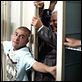 Dernier étage, gauche, gauche : photo Angelo Cianci, Aymen Saïdi, Hippolyte Girardot, Mohamed Fellag