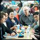 Community : photo Alison Brie, Chevy Chase, Danny Pudi, Gillian Jacobs, Joel McHale
