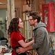 <b>Kat Dennings, Nick Zano</b> Foto : Dos chicas sin blanca