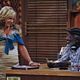 Dos chicas sin blanca : photo Garrett Morris, Jennifer Coolidge
