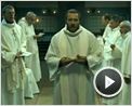 De dioses y hombres Clip (2)