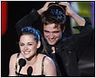 Robert Pattinson y Kristen Stewart triunfan en los MTV Movie Awards