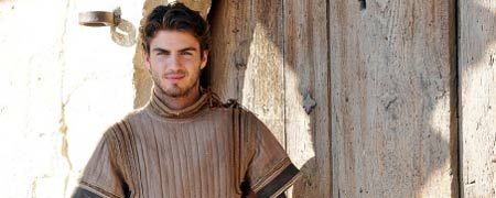 Maxi Iglesias, de 'Toledo': "Actuar tienes que hacerlo bien, vestido de época o del futuro"
