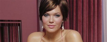 Mandy Moore imita a Zooey Deschanel y tendrá su propio piloto de comedia en ABC