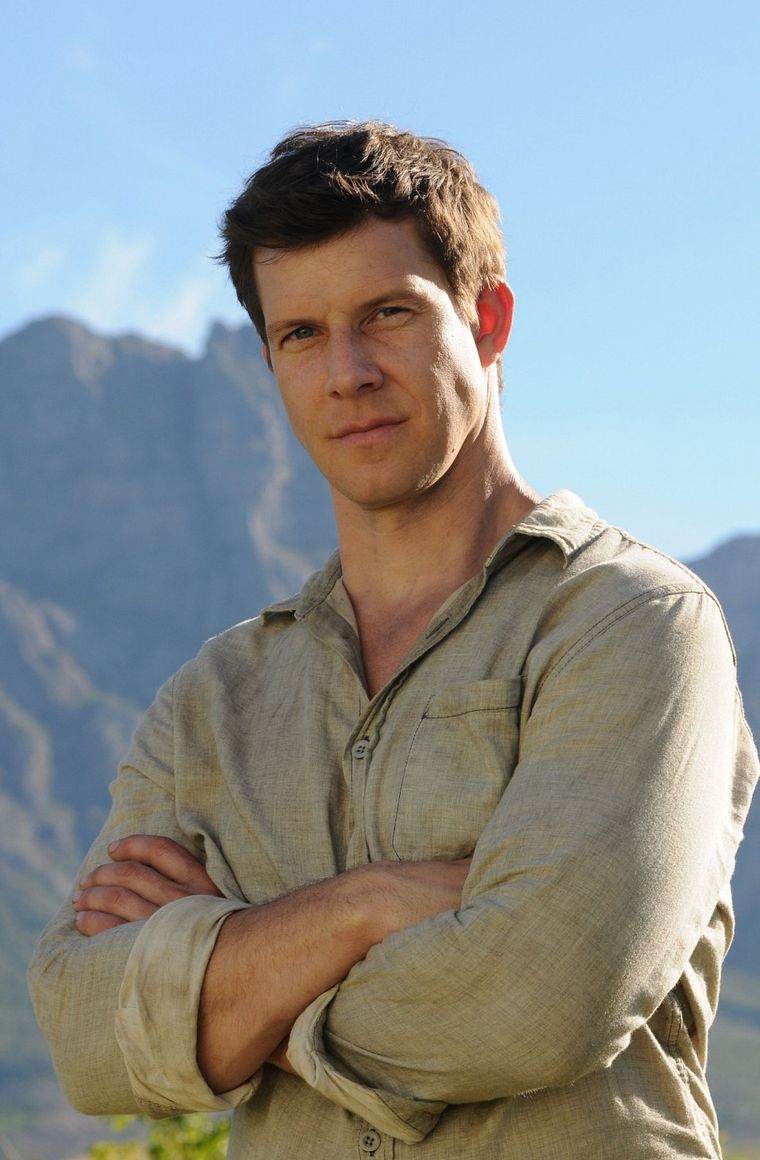 Eric Mabius - Images Gallery